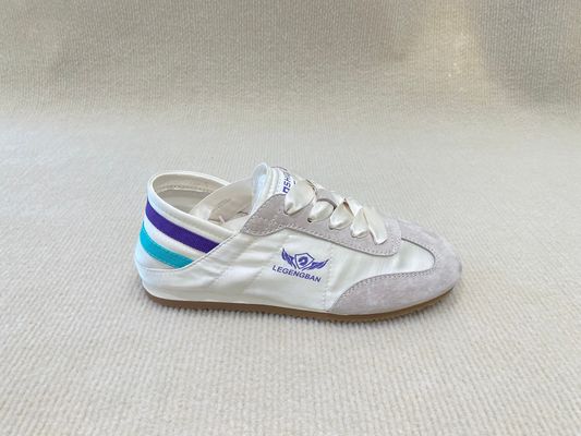 Women flat satin sneakers with color bars and breathable with lace shoelace