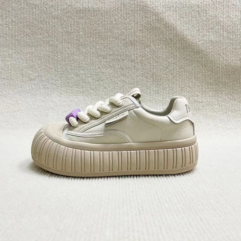 Women casual leather shoes with thick soled and in fashion style